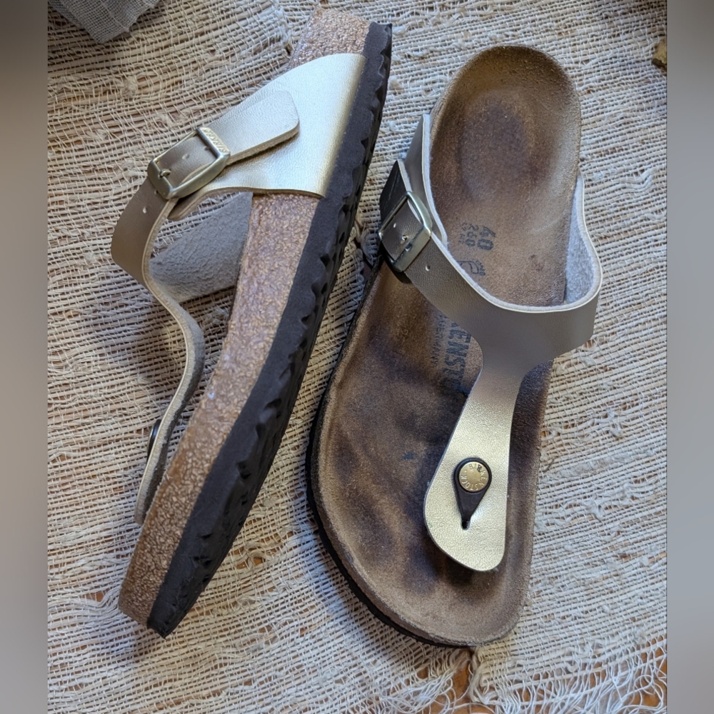 Birkenstock Gizeh Sandal Thong Birko-Flor Metallic Finish in Gold - Picture 5 of 6
